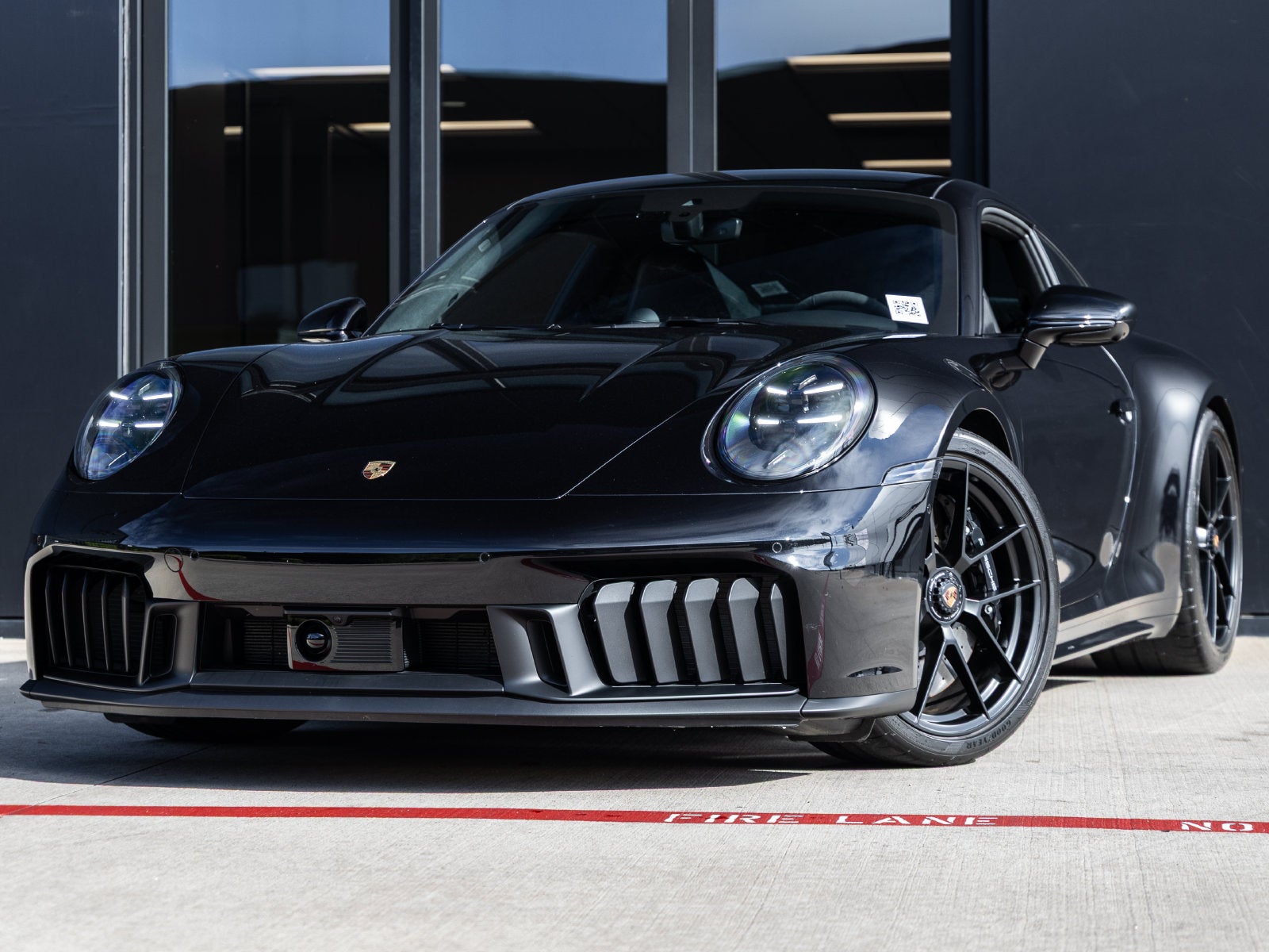 2025 Porsche 911 Carrera 4 GTS