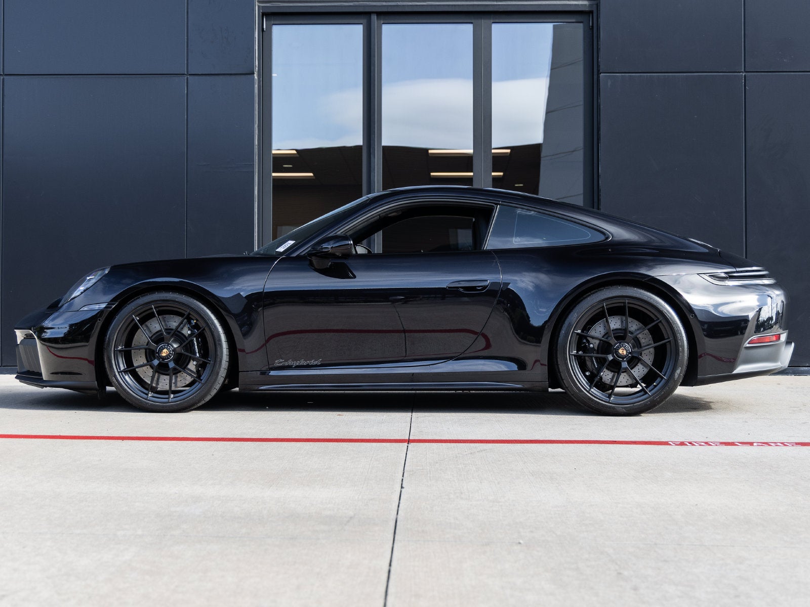 2025 Porsche 911 Carrera 4 GTS
