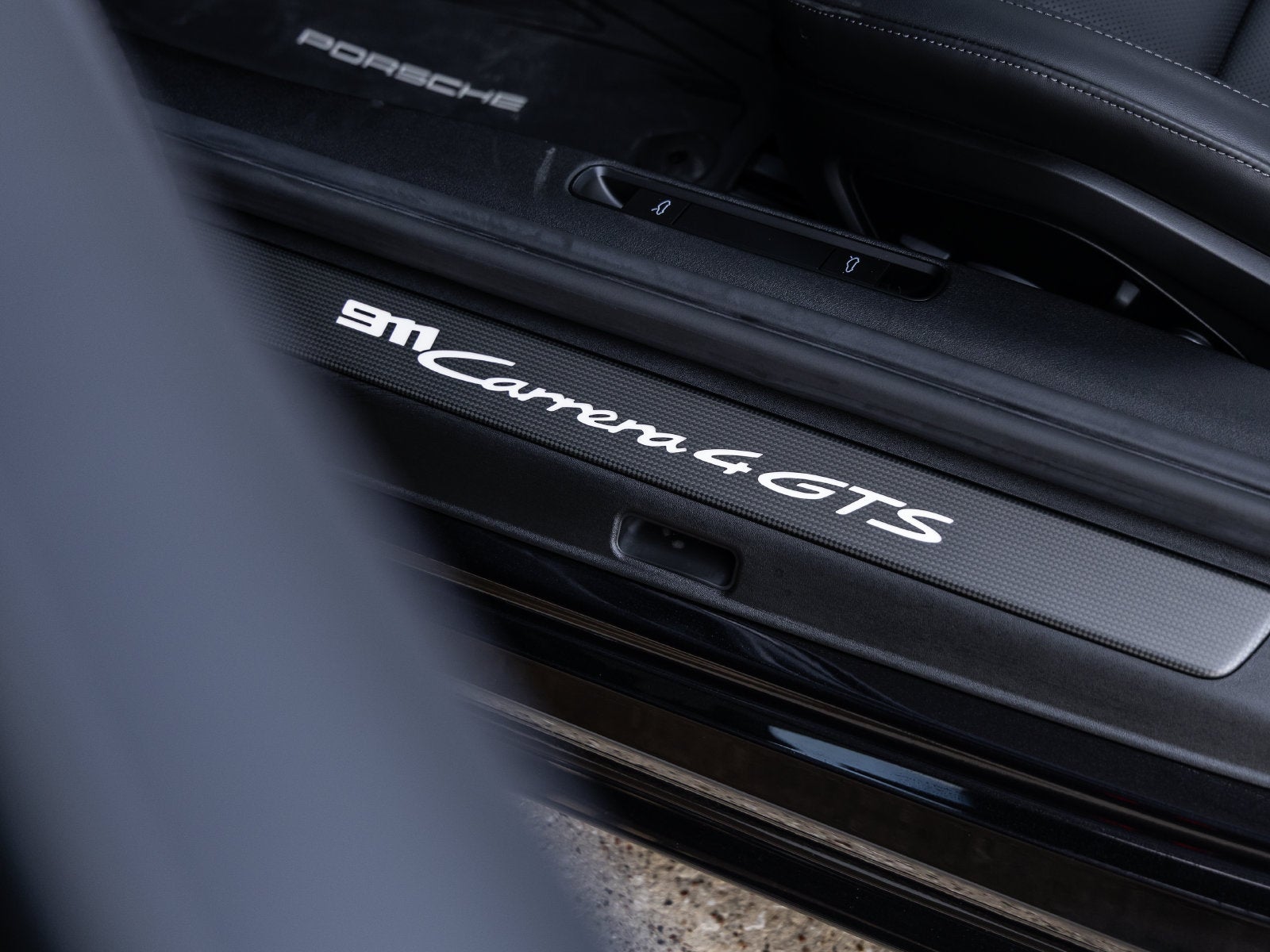 2025 Porsche 911 Carrera 4 GTS