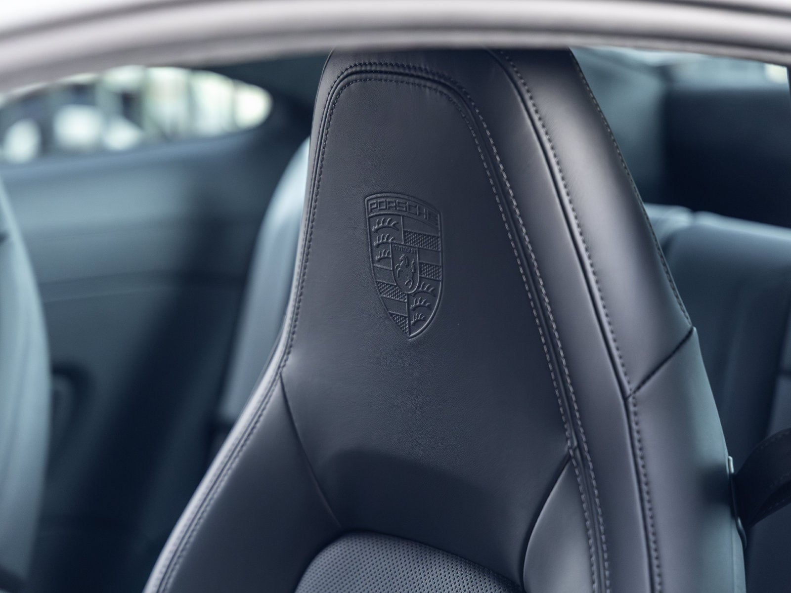 2025 Porsche 911 Carrera 4 GTS