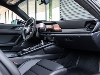 2025 Porsche 911 Carrera 4 GTS