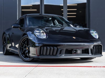2025 Porsche 911 Carrera 4 GTS