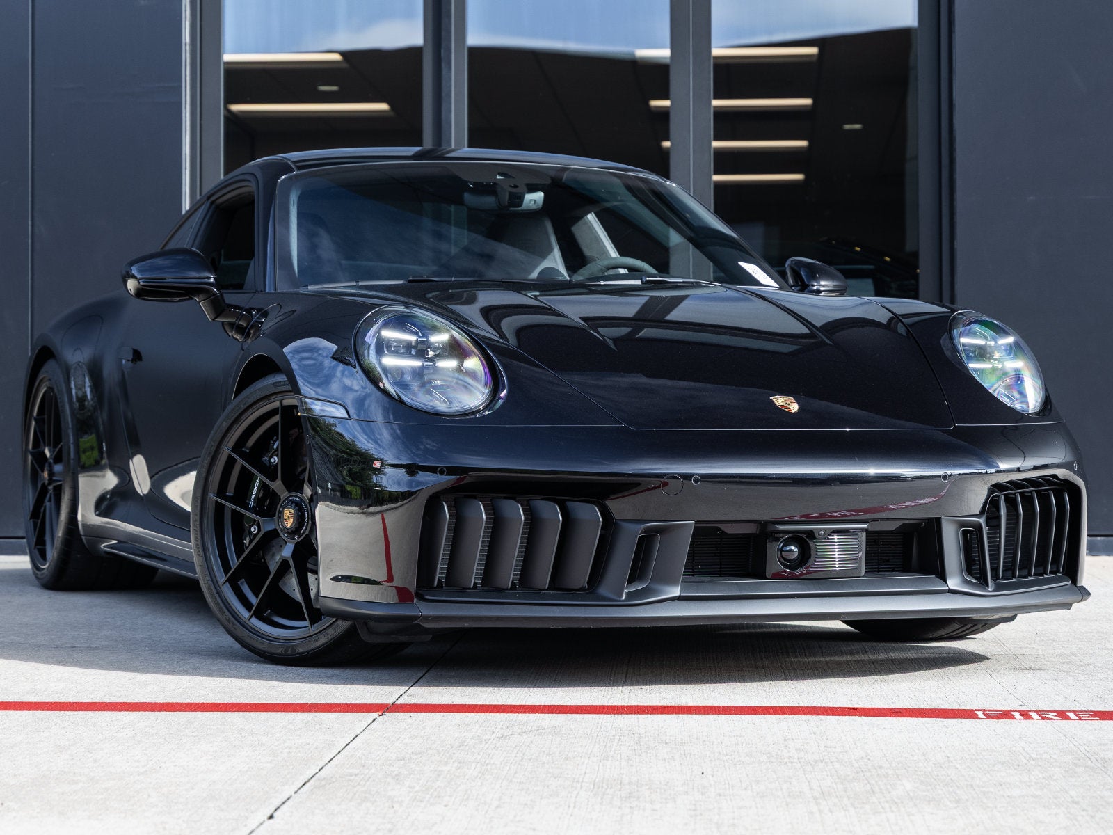 2025 Porsche 911 Carrera 4 GTS