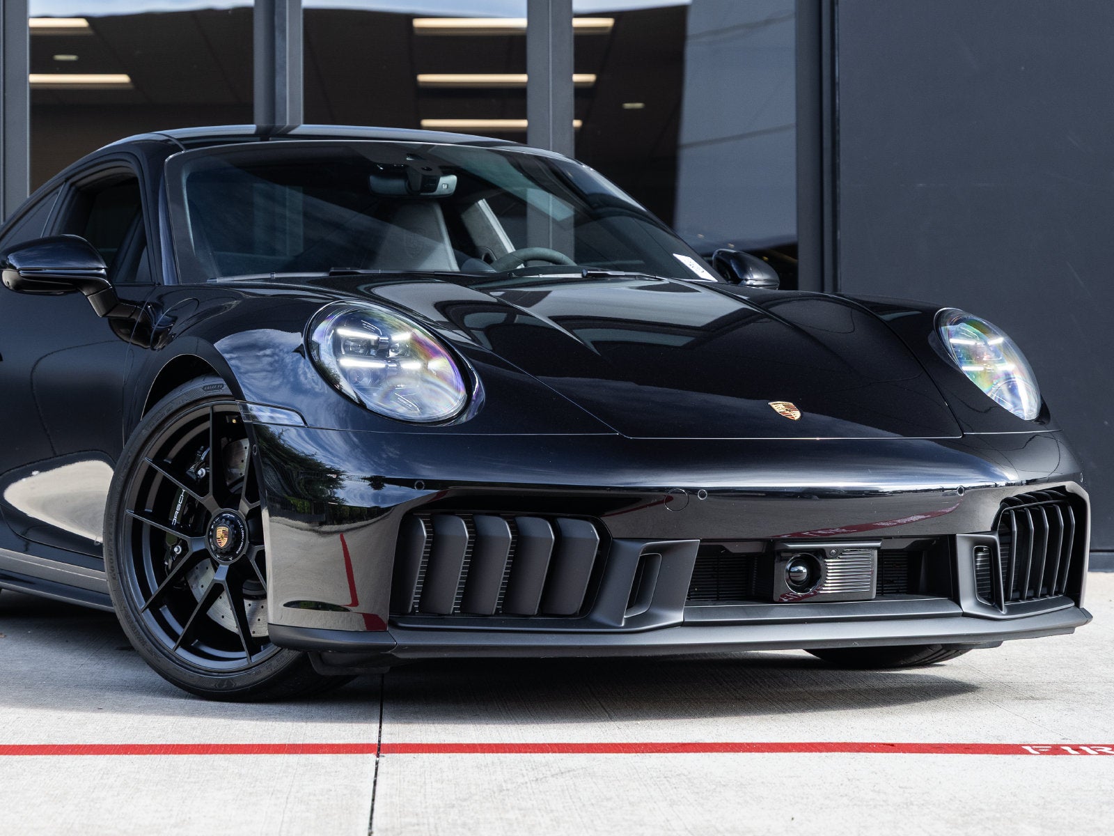 2025 Porsche 911 Carrera 4 GTS
