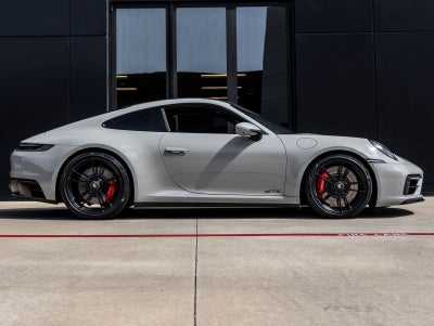 2022 Porsche 911 Carrera 4 GTS