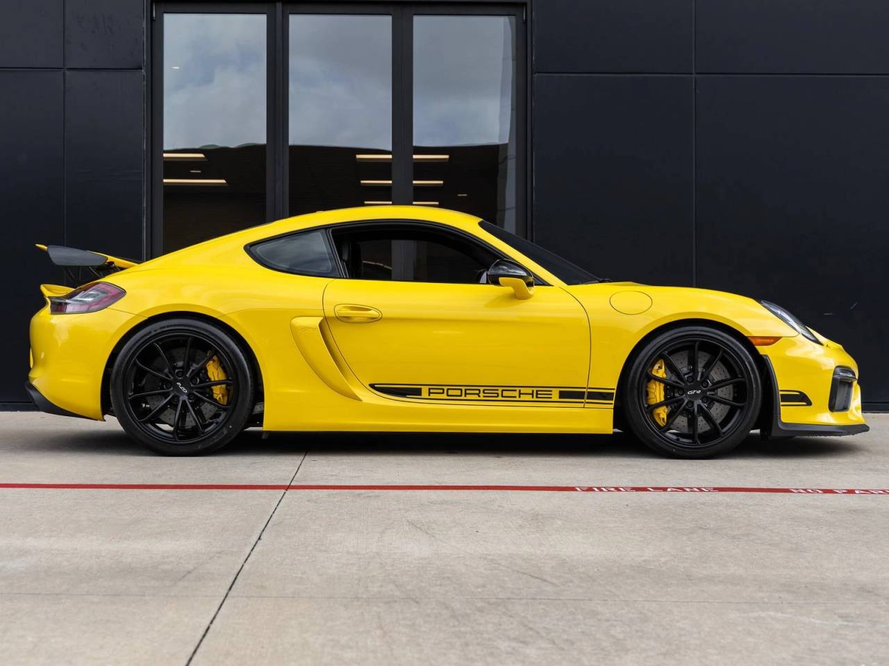 2016 Porsche Cayman GT4