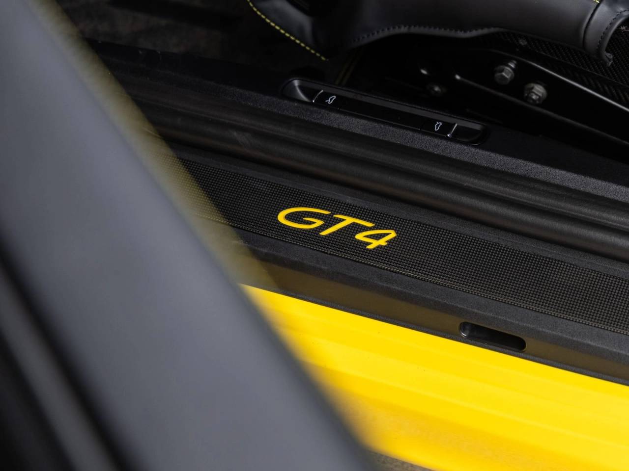 2016 Porsche Cayman GT4