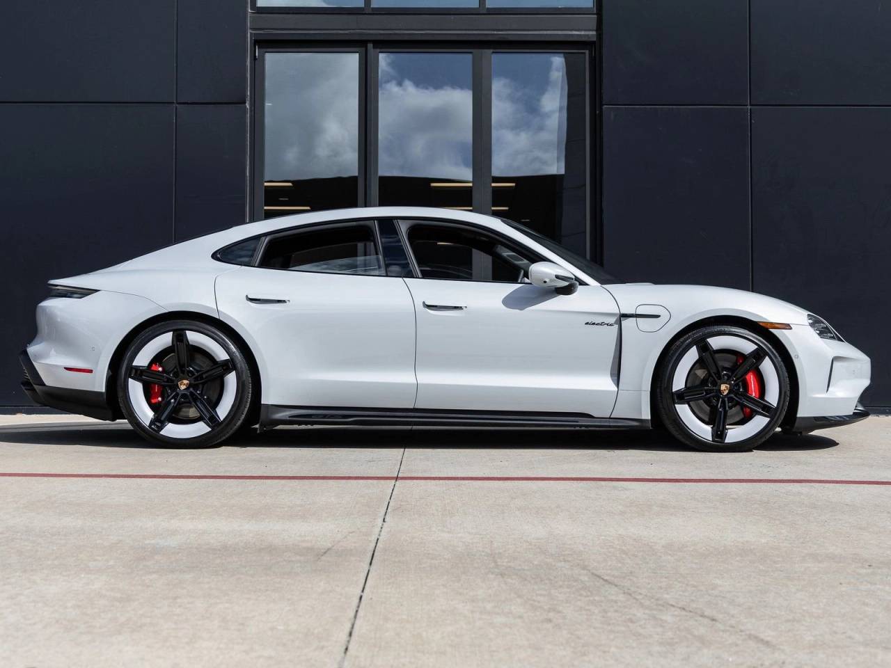 2025 Porsche Taycan Taycan GTS