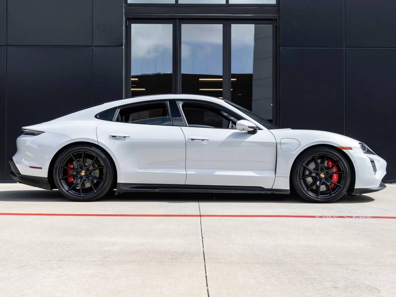 2024 Porsche Taycan Taycan GTS (MY24)