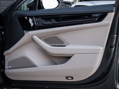 2026 Porsche Panamera E-Hybrid 4