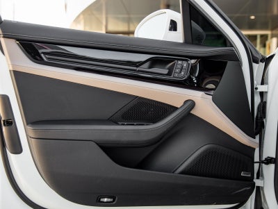 2025 Porsche Panamera E-Hybrid 4