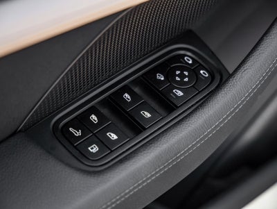 2025 Porsche Panamera E-Hybrid 4