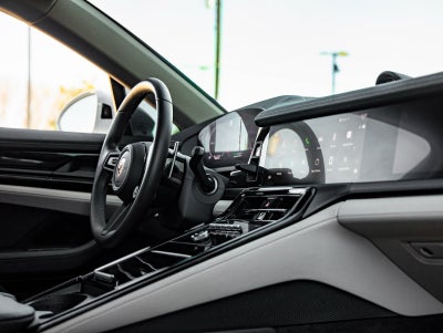 2025 Porsche Panamera E-Hybrid 4