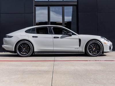 2022 Porsche Panamera GTS