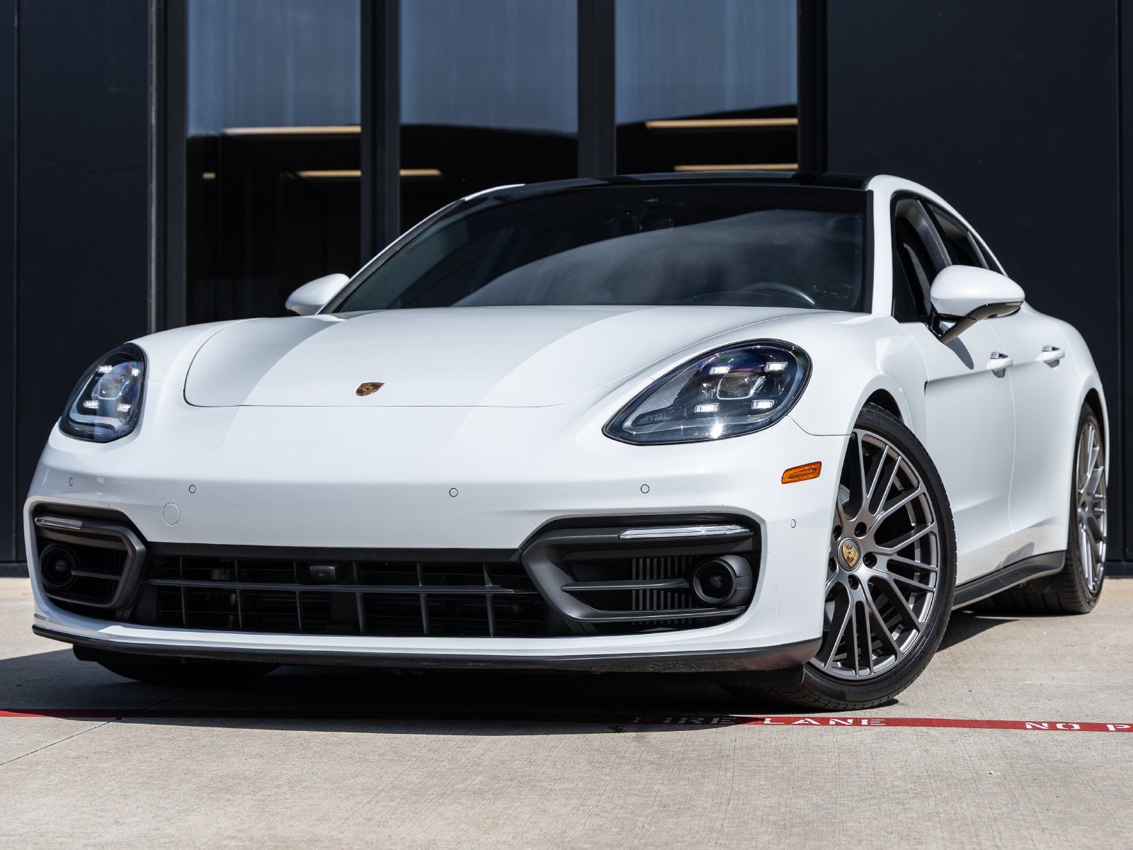 2023 Porsche Panamera 4 Platinum Edition