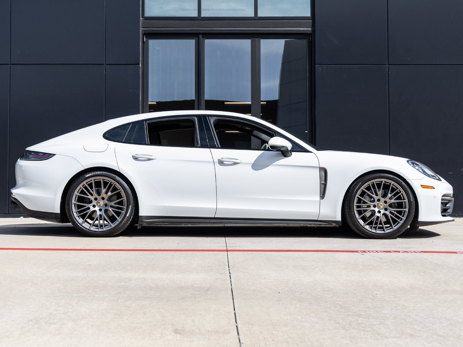 2023 Porsche Panamera 4 Platinum Edition