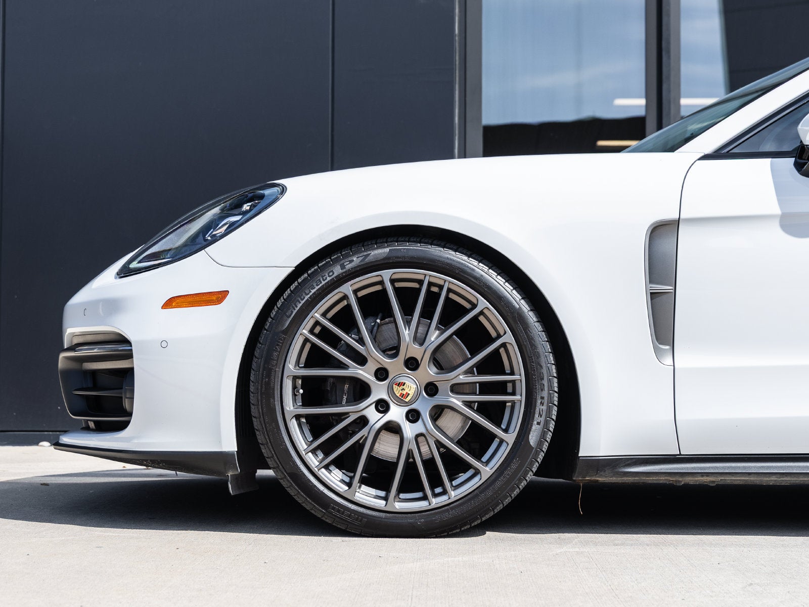 2023 Porsche Panamera 4 Platinum Edition