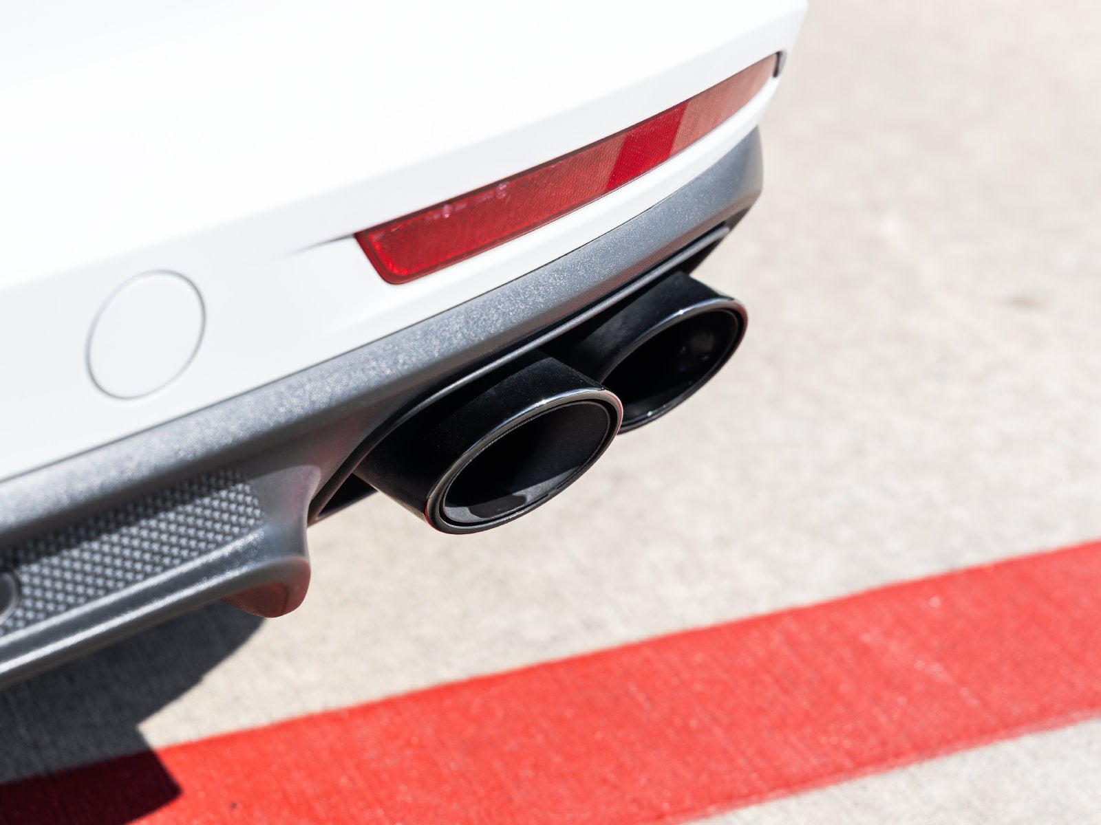 2023 Porsche Panamera 4 Platinum Edition