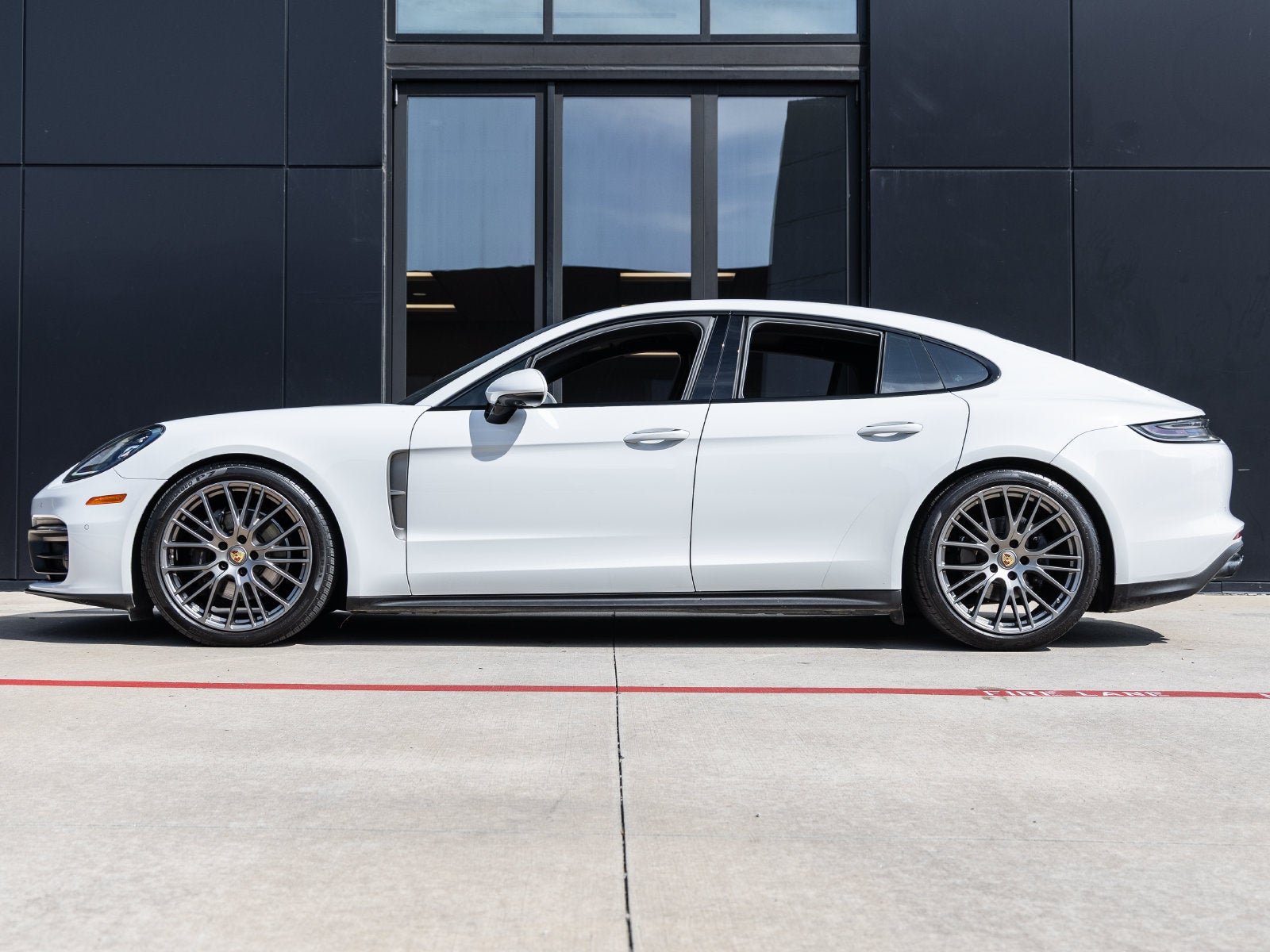 2023 Porsche Panamera 4 Platinum Edition