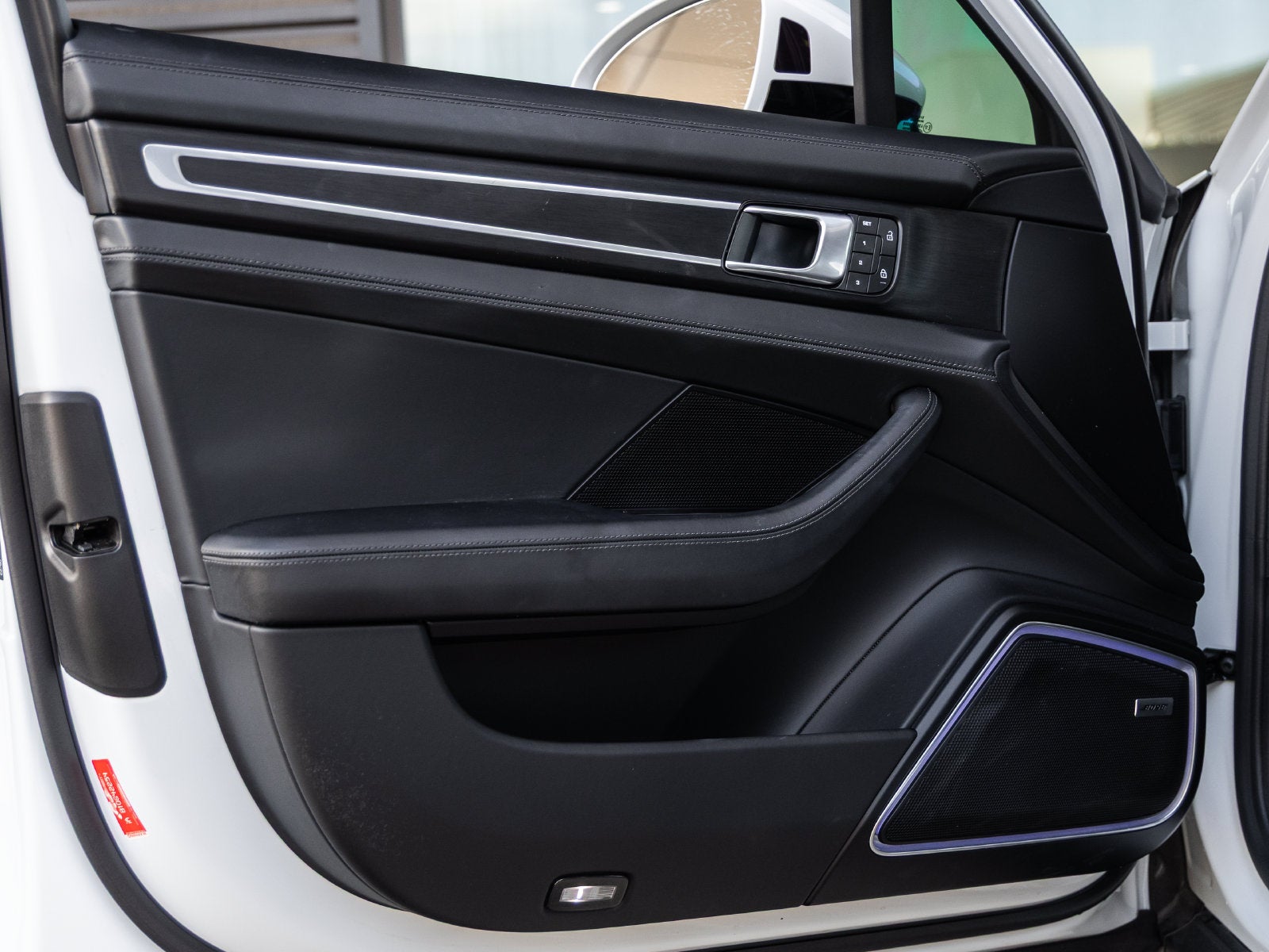 2023 Porsche Panamera 4 Platinum Edition
