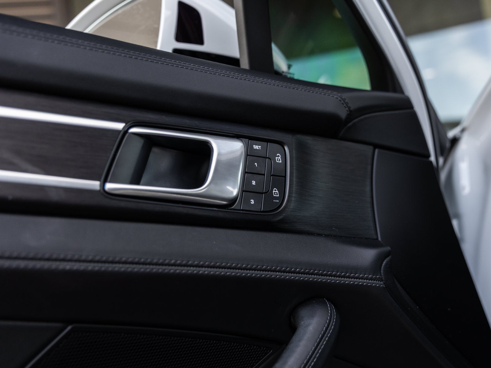 2023 Porsche Panamera 4 Platinum Edition