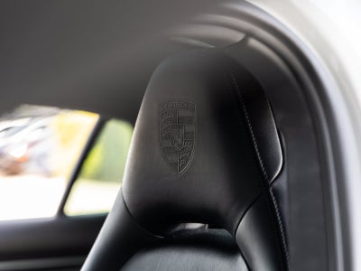 2023 Porsche Panamera 4 Platinum Edition