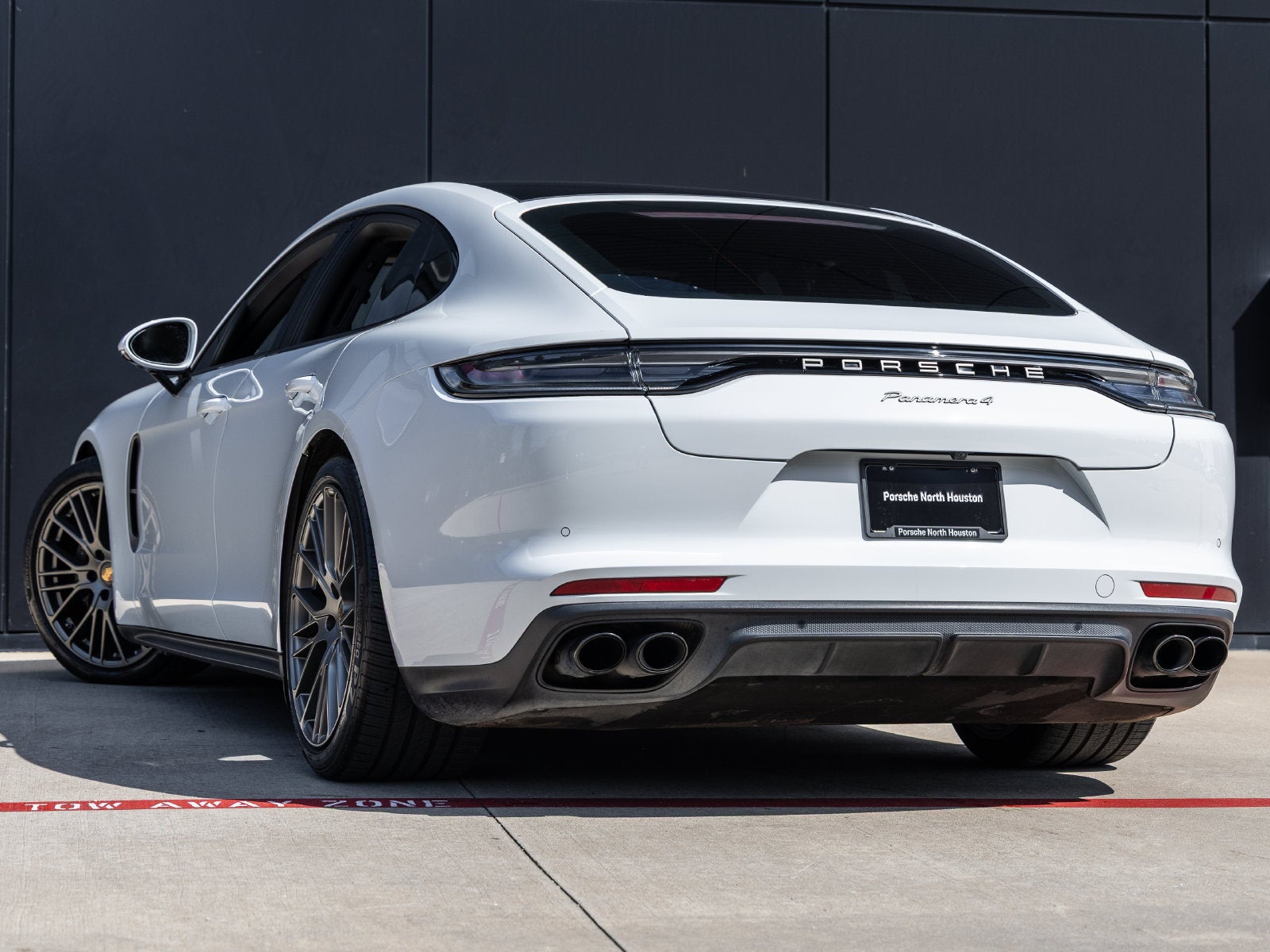 2023 Porsche Panamera 4 Platinum Edition