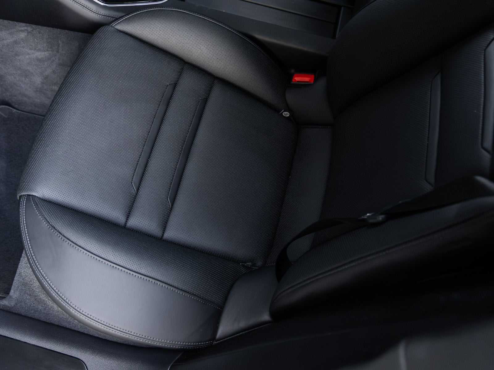 2023 Porsche Panamera 4 Platinum Edition