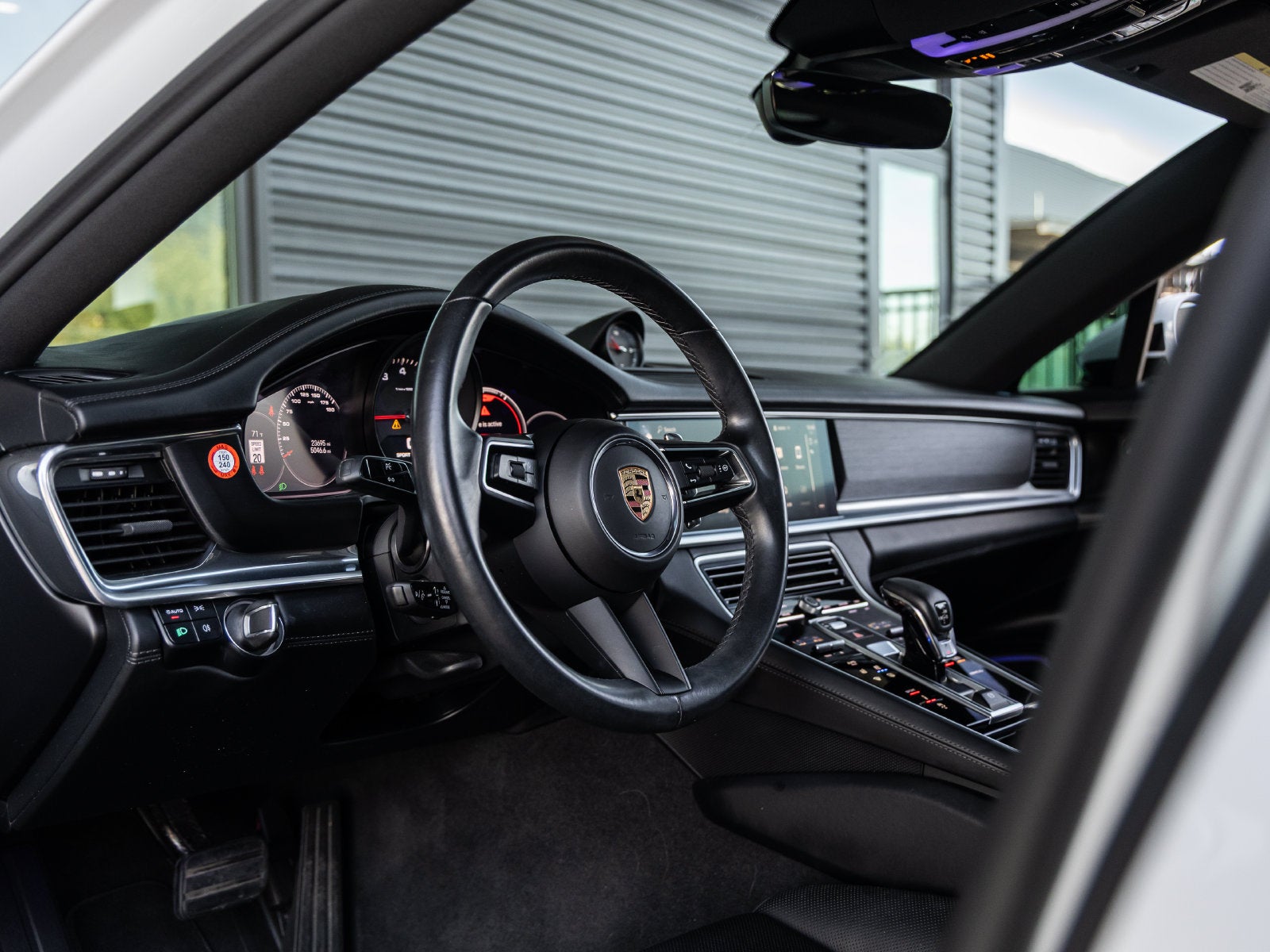 2023 Porsche Panamera 4 Platinum Edition