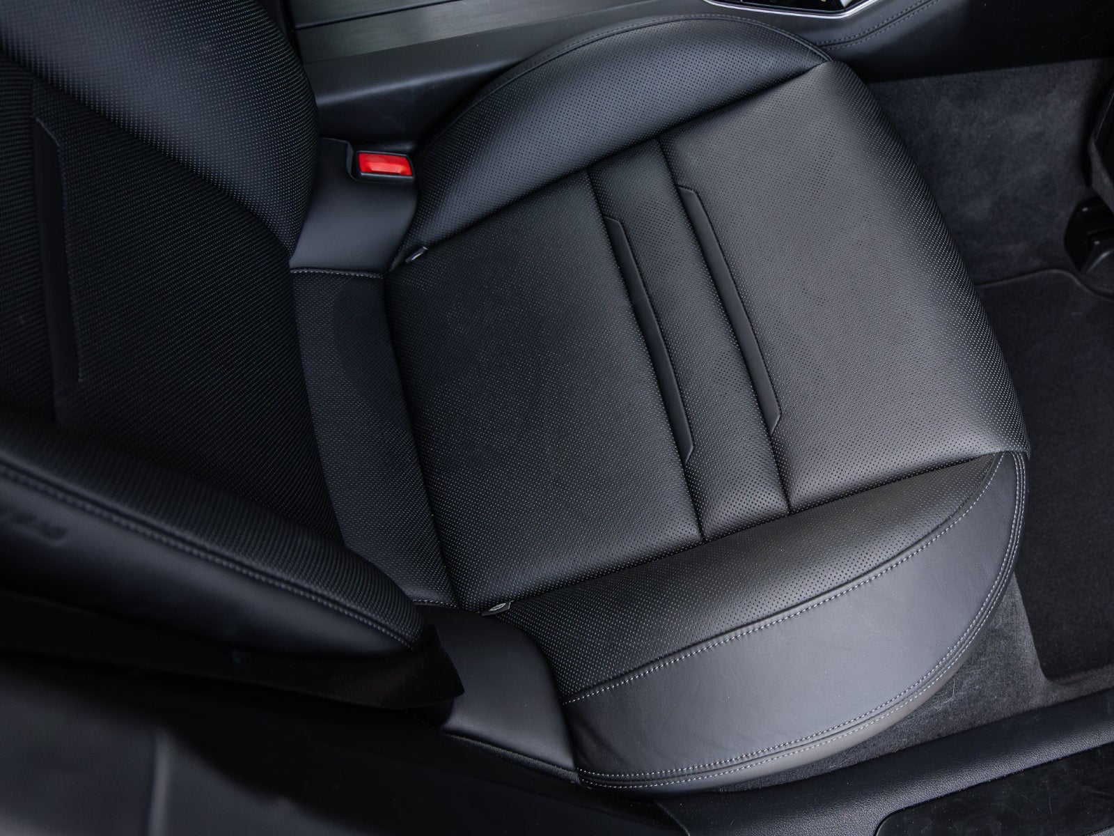 2023 Porsche Panamera 4 Platinum Edition