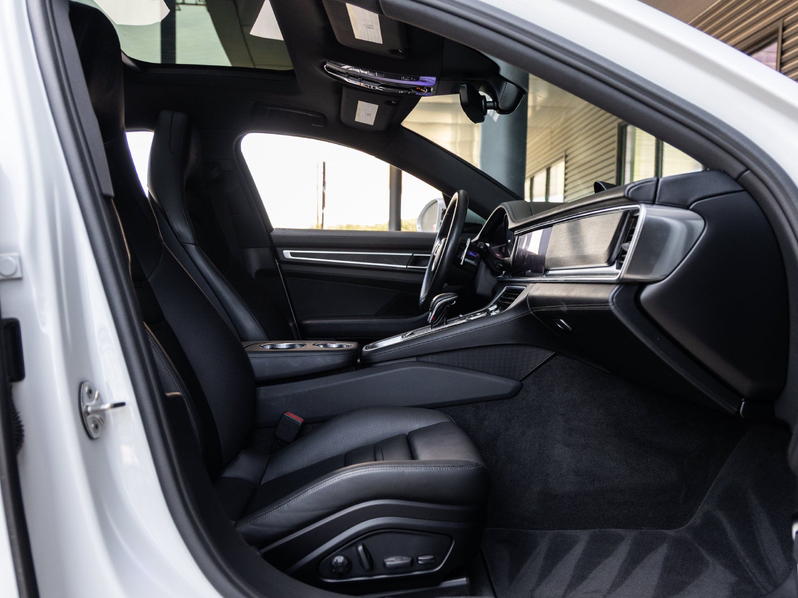2023 Porsche Panamera 4 Platinum Edition