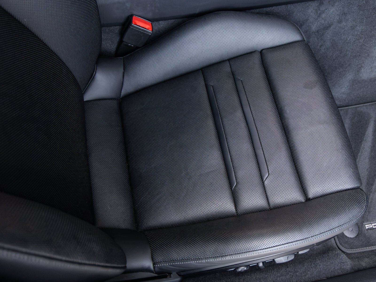 2023 Porsche Panamera 4 Platinum Edition