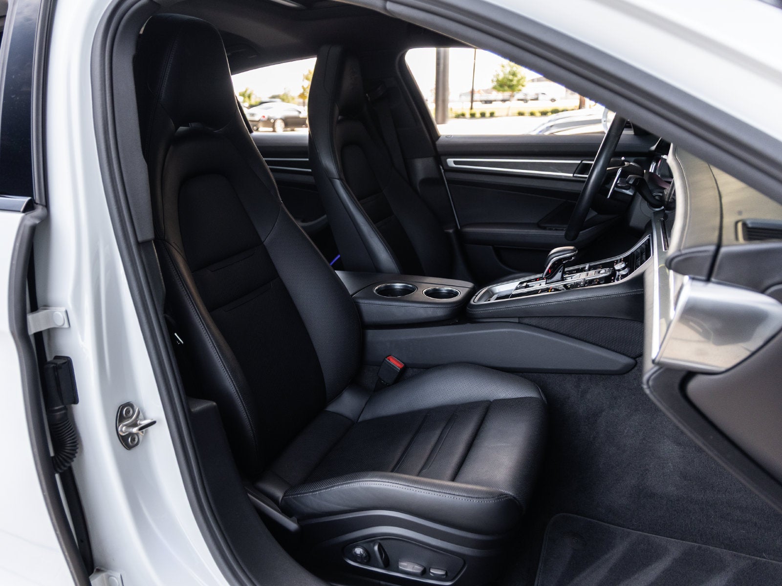 2023 Porsche Panamera 4 Platinum Edition