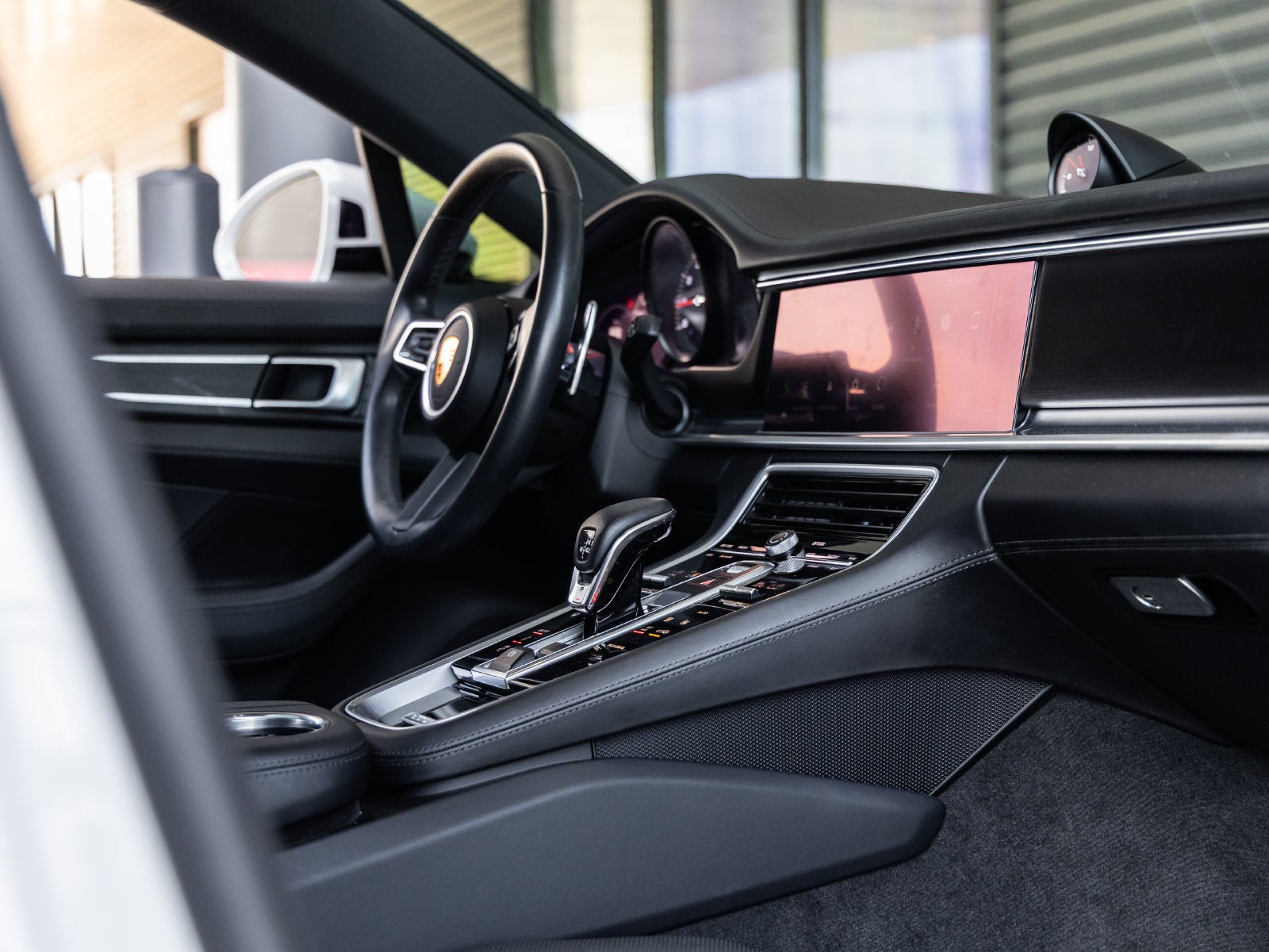 2023 Porsche Panamera 4 Platinum Edition