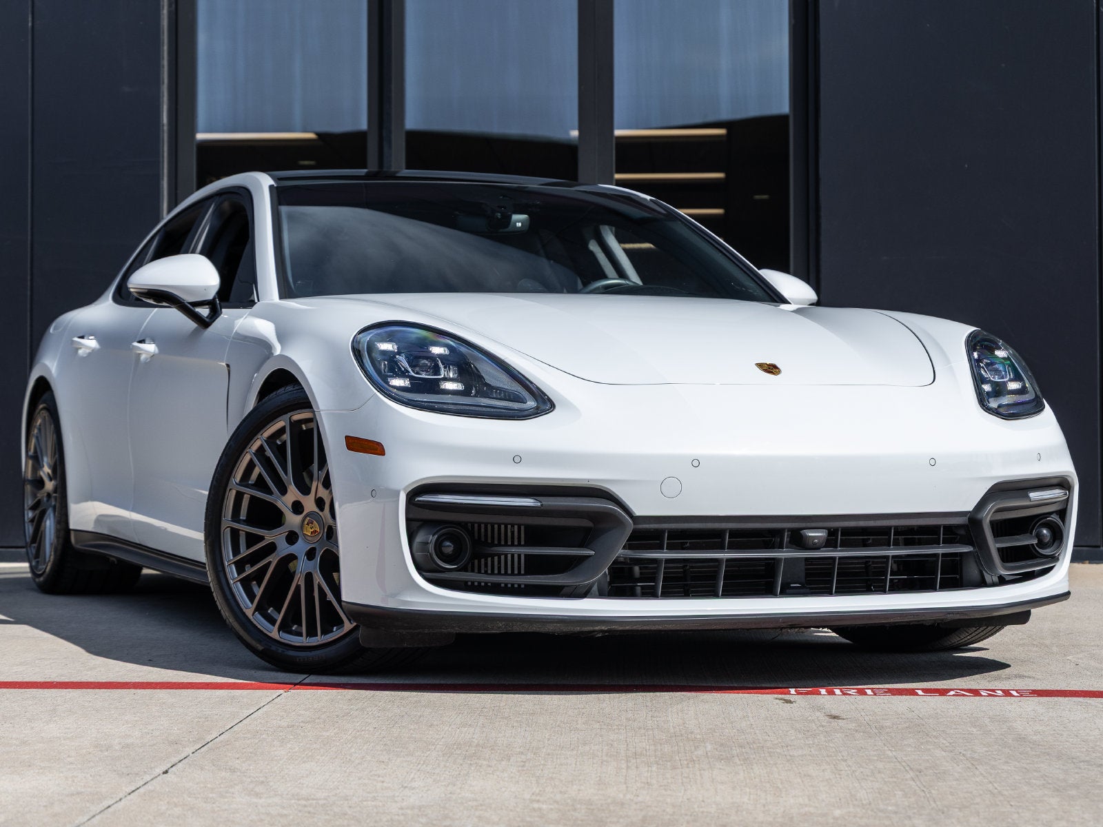 2023 Porsche Panamera 4 Platinum Edition