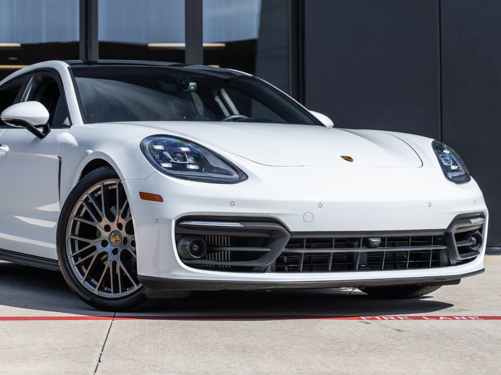 2023 Porsche Panamera 4 Platinum Edition