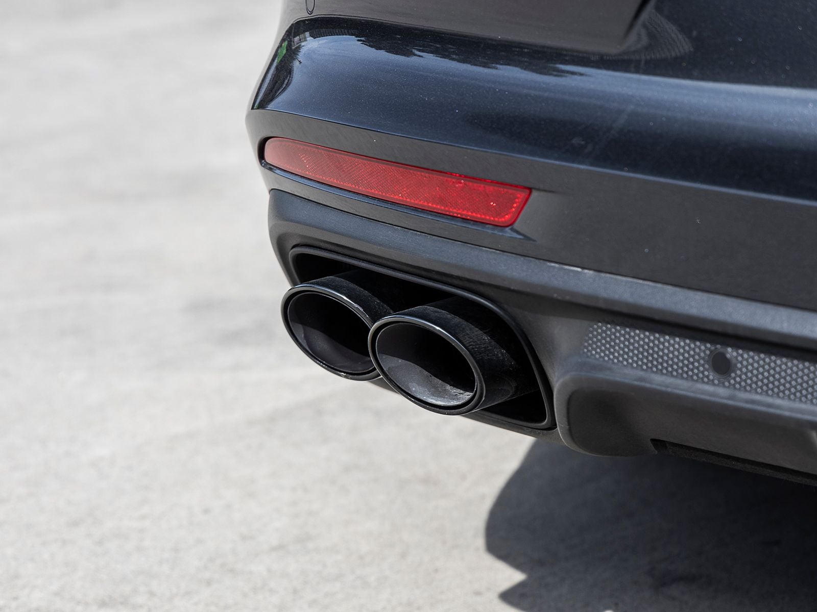 2023 Porsche Panamera Platinum Edition