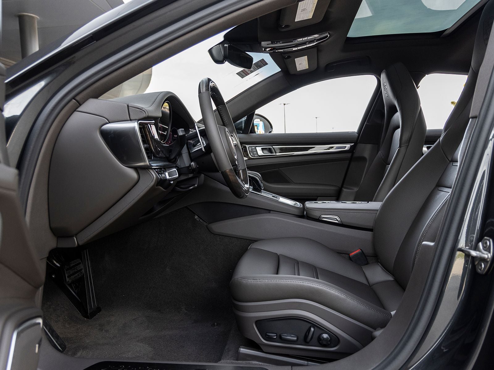 2023 Porsche Panamera Platinum Edition