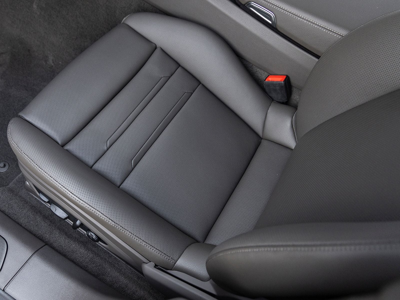 2023 Porsche Panamera Platinum Edition