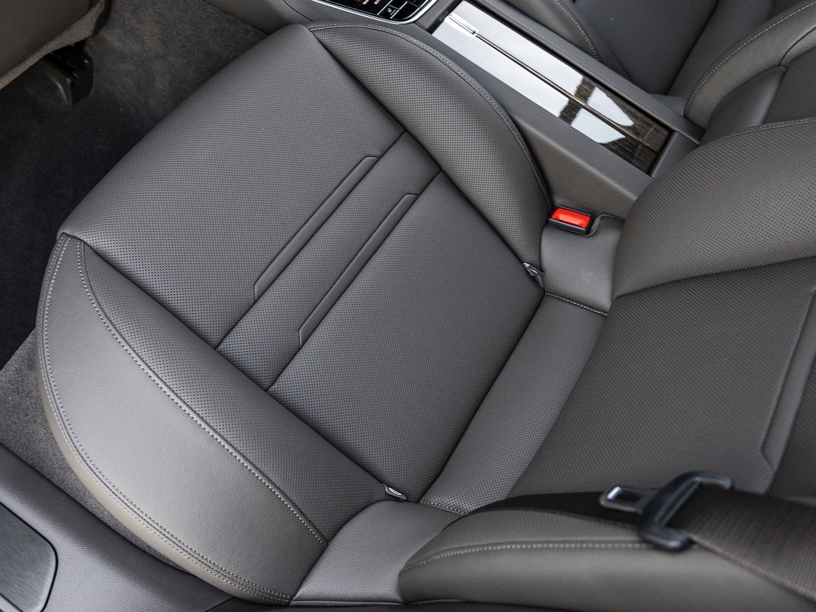 2023 Porsche Panamera Platinum Edition