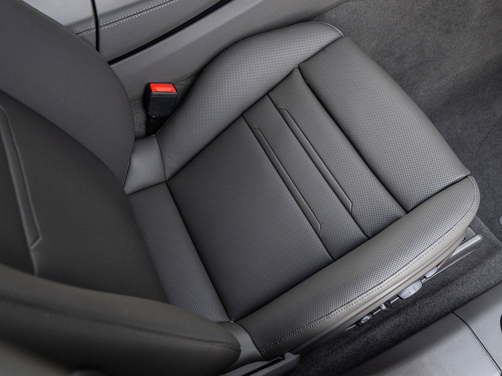 2023 Porsche Panamera Platinum Edition