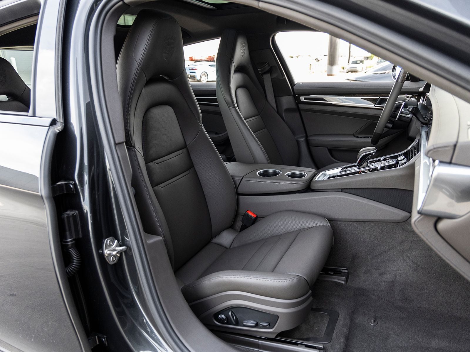 2023 Porsche Panamera Platinum Edition