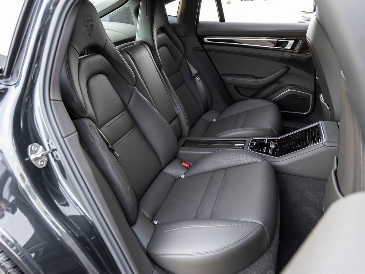 2023 Porsche Panamera Platinum Edition