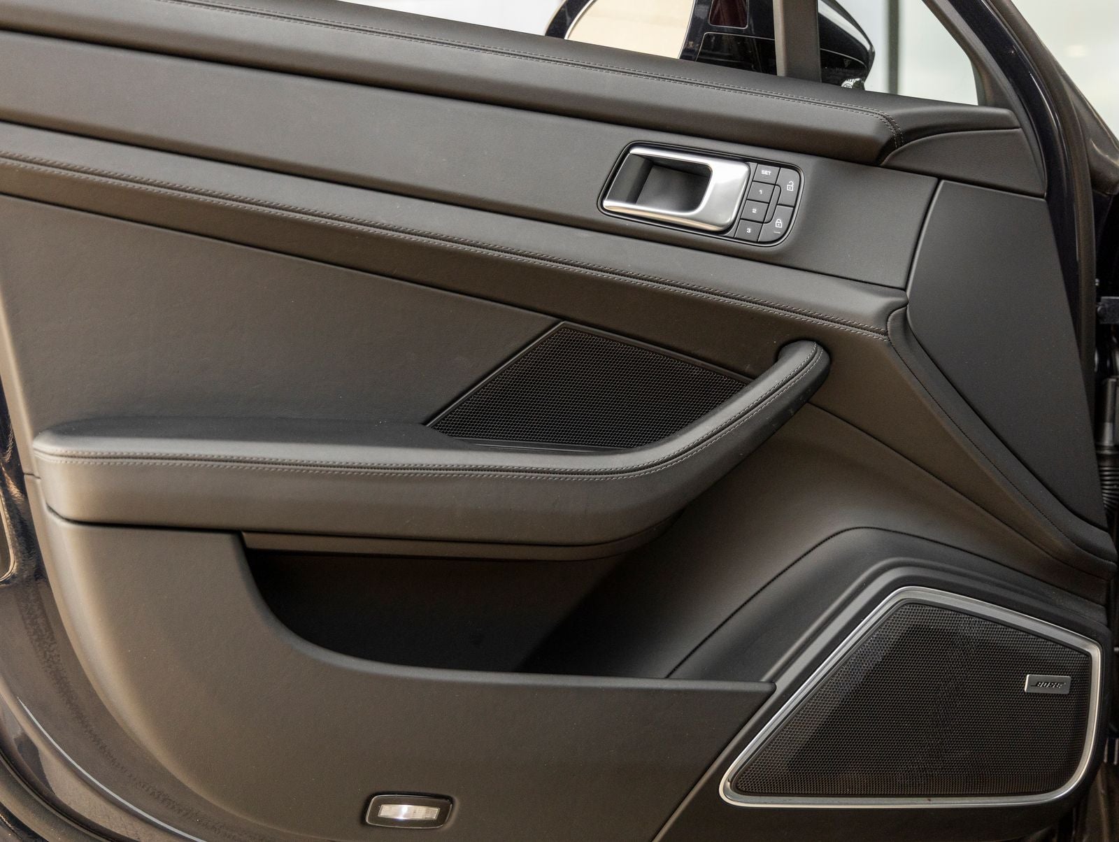 2023 Porsche Panamera Panamera 4 Platinum Edition (MY23)