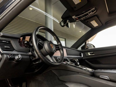 2023 Porsche Panamera 4 Platinum Edition