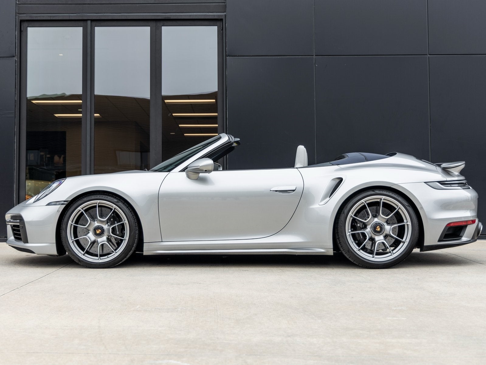 2023 Porsche 911 911 Turbo S Cabriolet (MY23)