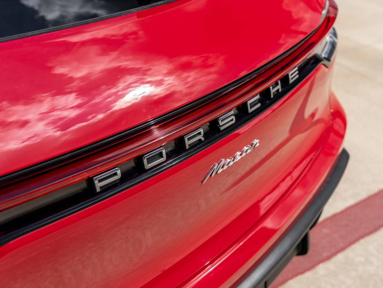 2024 Porsche Macan AWD