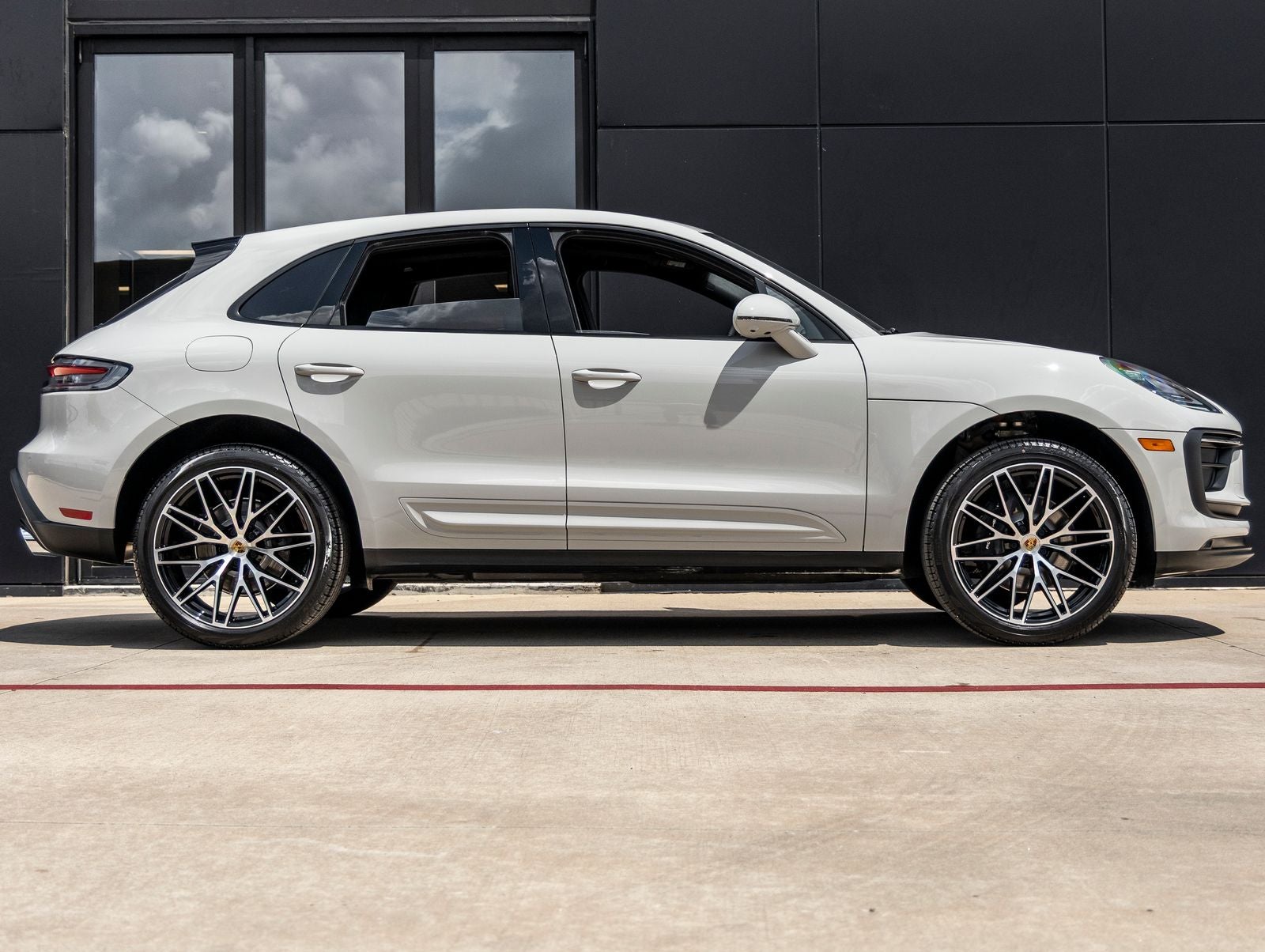 2026 Porsche Macan AWD