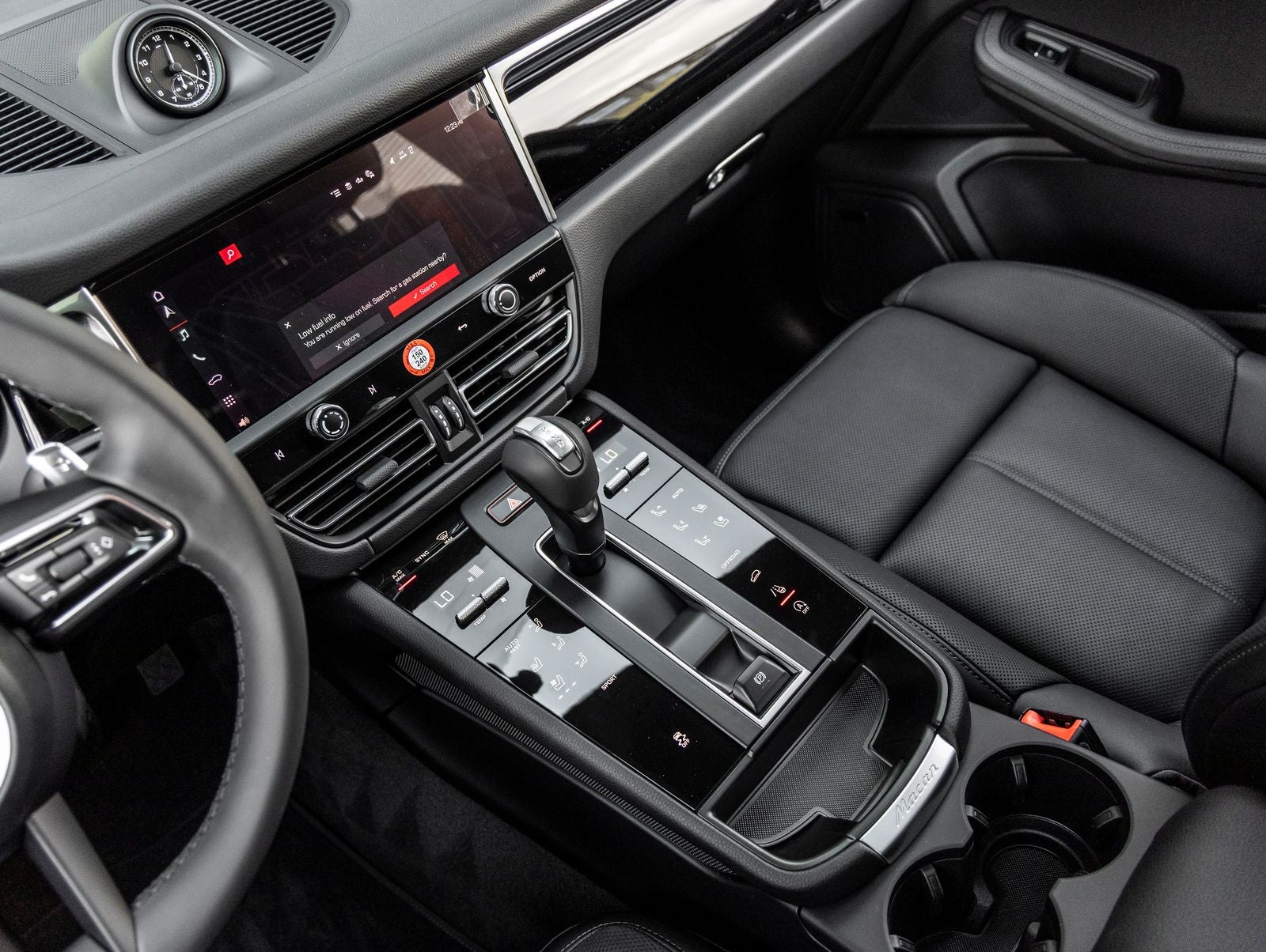 2026 Porsche Macan AWD