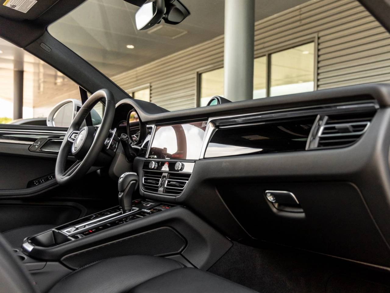 2026 Porsche Macan AWD